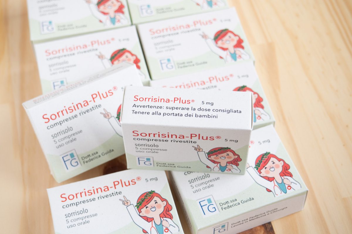 Bomboniera di laurea personalizzata in cartoncino porta confetti per Medicina psicologia infermieristica